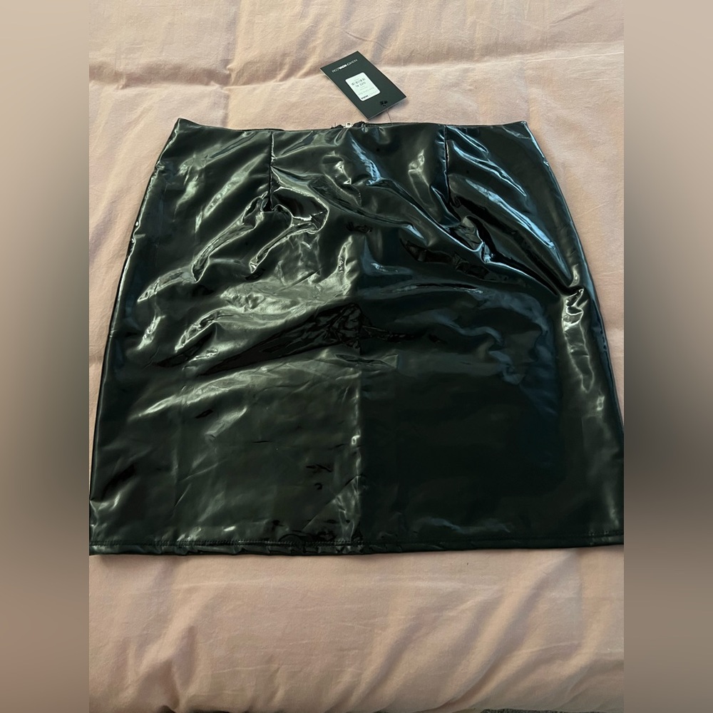 Fashion nova faux leather skirt